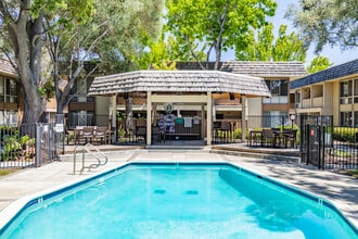 Sundale in Fremont, CA - Foto de edificio - Building Photo