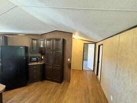 10523 Shadow Wood Cir in Whitehouse, TX - Building Photo