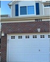 9864 Cummings St in Huntley, IL - Building Photo