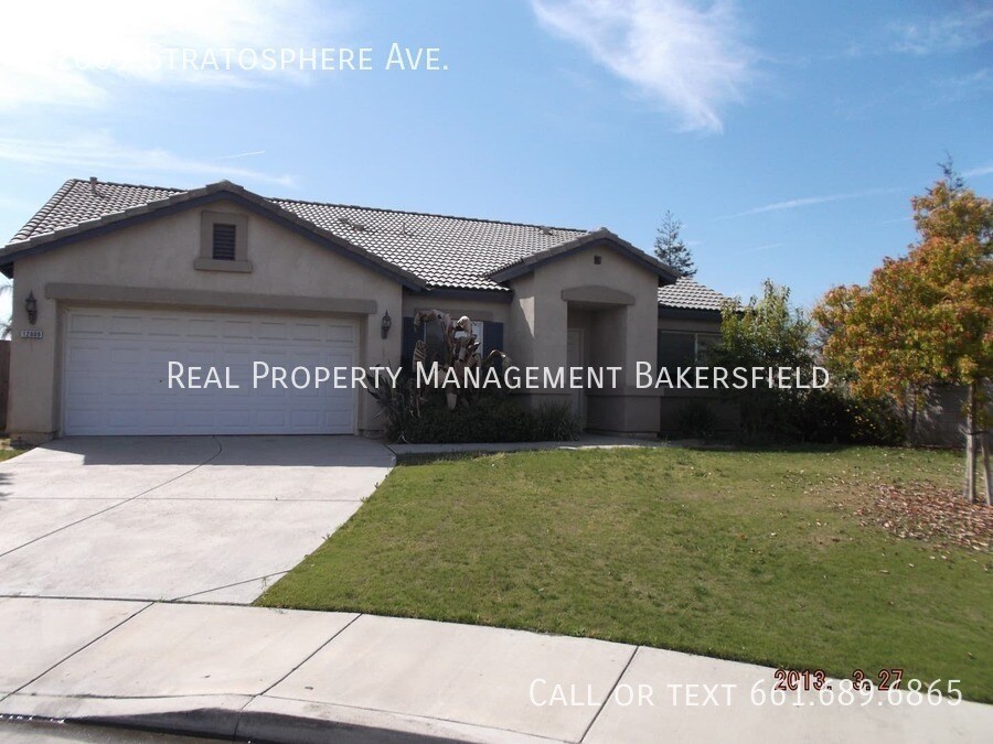 12009 Stratosphere Ave in Bakersfield, CA - Building Photo