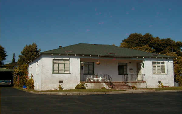 19667 Center St in Castro Valley, CA - Building Photo