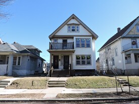 2566 N 40th St in Milwaukee, WI - Building Photo