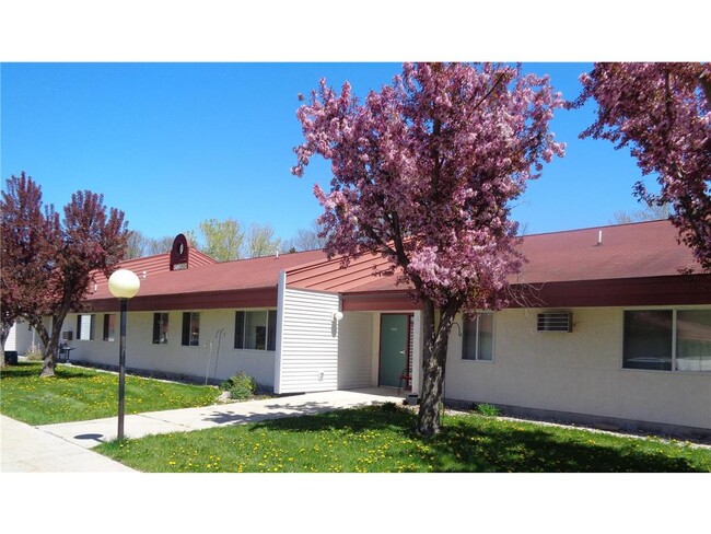 1441 Lake Ave NW in Willmar, MN - Building Photo - Building Photo