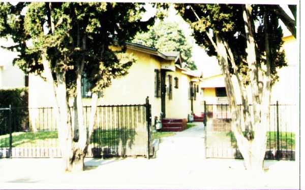 149-151 1/2 W. 78th St. in Los Angeles, CA - Building Photo