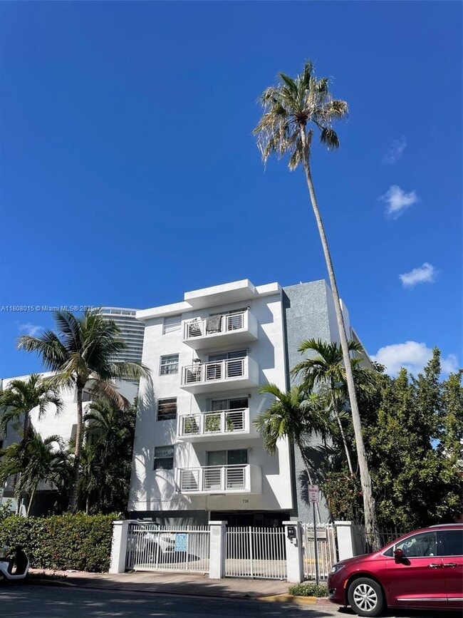716 Michigan Ave in Miami Beach, FL - Foto de edificio - Building Photo