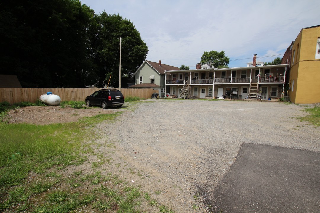 124 Main St in Franklin, NJ - Building Photo