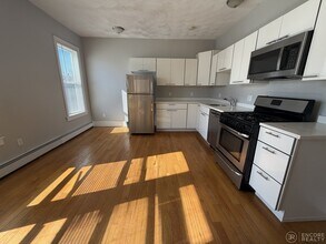33 Portsmouth St, Unit 3R in Cambridge, MA - Building Photo - Building Photo