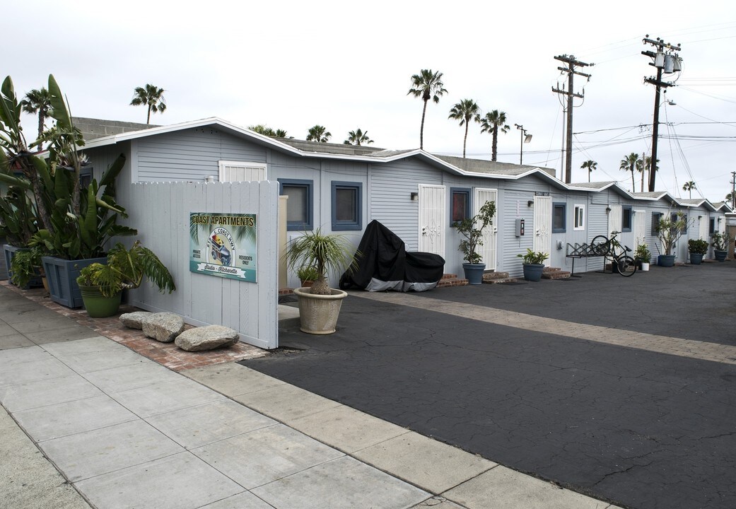 Coast Apartments in Oceanside, CA - Foto de edificio