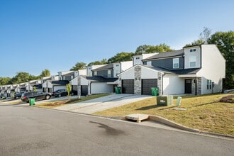 Sage at Chelsey in Inman, SC - Foto de edificio - Building Photo