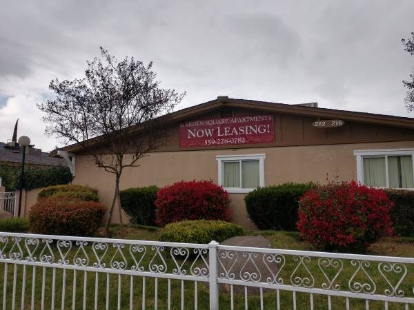 218 W Dakota Ave in Fresno, CA - Building Photo