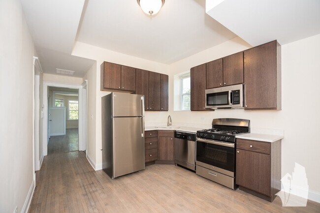 property at 2814.2F N Troy St