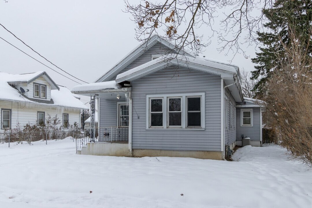 2319 Hecker Ave in Rockford, IL - Building Photo