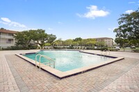 151 SW 135th Ter, Unit 302T in Pembroke Pines, FL - Foto de edificio - Building Photo