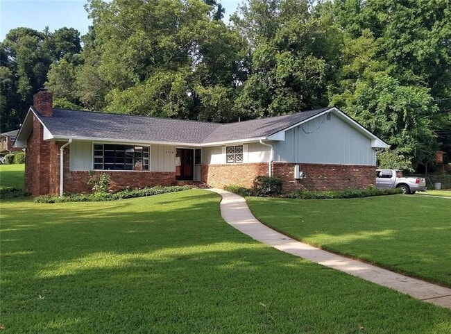 property at 2554 Colonial Dr