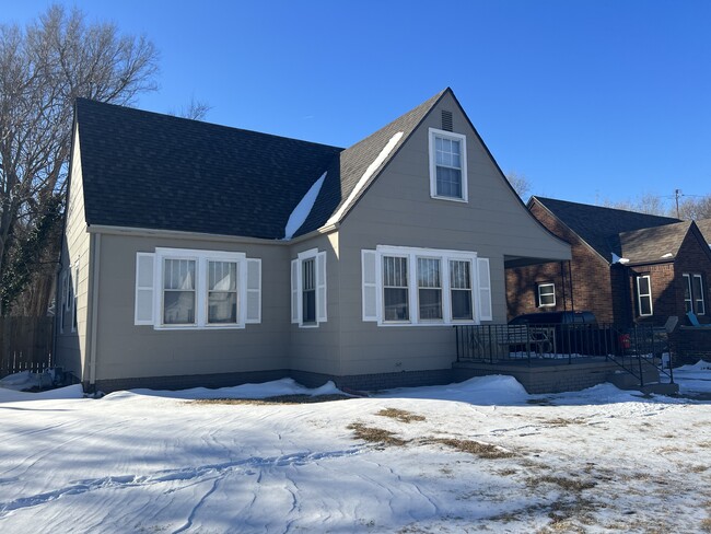 753 S Hillside St in Wichita, KS - Foto de edificio - Building Photo