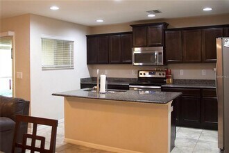 27515 Desert Willow Way in Wesley Chapel, FL - Building Photo - Building Photo