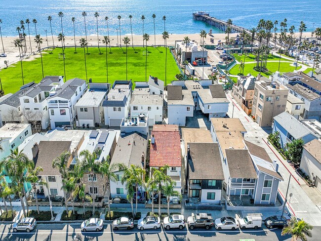 property at 907 E Balboa Blvd
