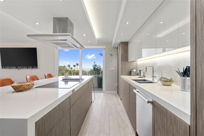 177 Ocean Ln Dr in Key Biscayne, FL - Building Photo - Building Photo