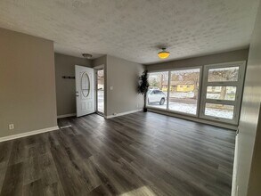 1776 Wakefield Dr in Akron, OH - Foto de edificio - Building Photo