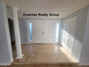 7741 Treasure Pointe Dr in Port Richey, FL - Foto de edificio - Building Photo