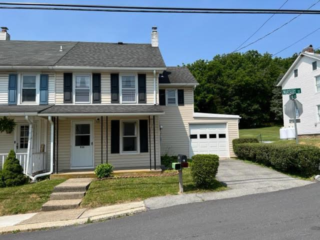 930 Nursery St in Fogelsville, PA - Building Photo