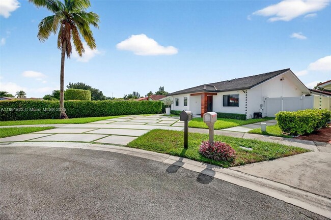 13280 SW 39th Terrace in Miami, FL - Building Photo - Building Photo