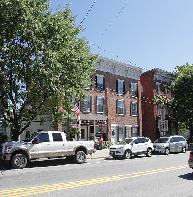 334 Main St in Middleburgh, NY - Foto de edificio - Building Photo