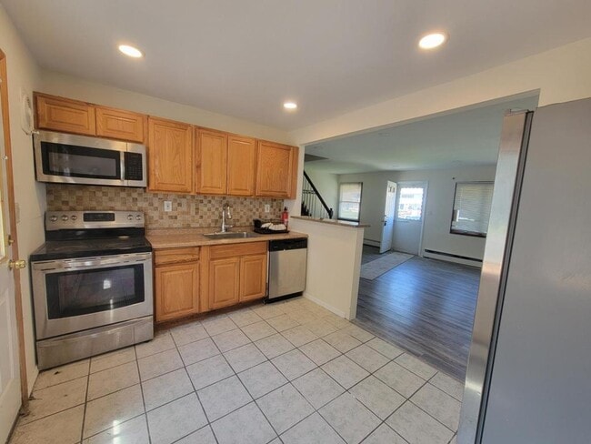 85 Homes Park Ave in Woodbridge Township, NJ - Building Photo - Building Photo