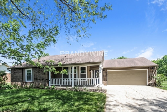 8825 Royal Meadow Dr in Indianapolis, IN - Building Photo