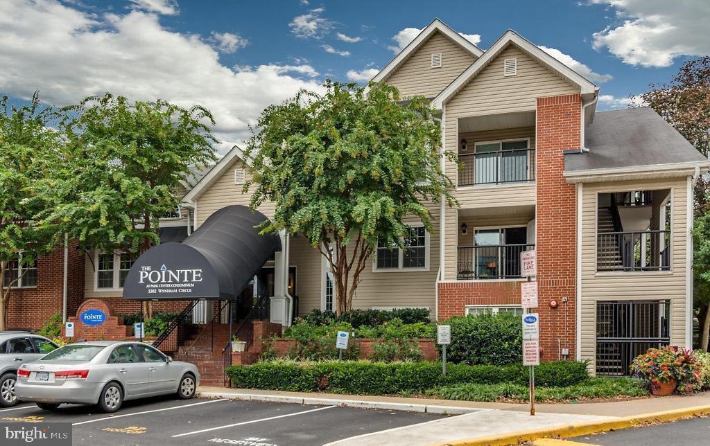 3305 Wyndham Cir in Alexandria, VA - Building Photo