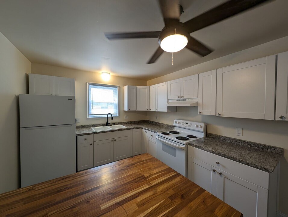 1521 Swamp Pike in Gilbertsville, PA - Building Photo