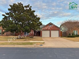 7012 Bernadine St in Watauga, TX - Building Photo