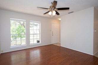 8202 Longview Rd in Austin, TX - Building Photo - Building Photo