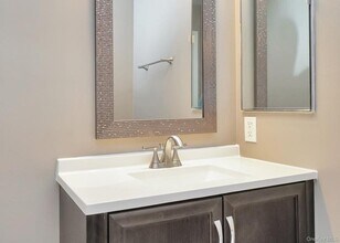 277 Vista Dr in Jericho, NY - Building Photo - Building Photo