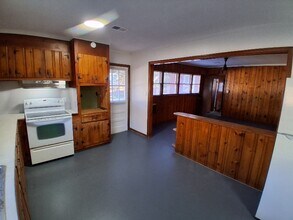 1020 Peachtree St in Louisville, GA - Foto de edificio - Building Photo