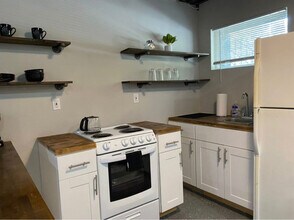 1677 Dorsey Ave in East Point, GA - Building Photo - Building Photo