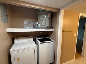 463 Down Hill Dr in Ballwin, MO - Foto de edificio - Building Photo