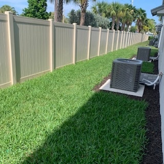 1809 SE Ocean Cove Way in Stuart, FL - Foto de edificio - Building Photo