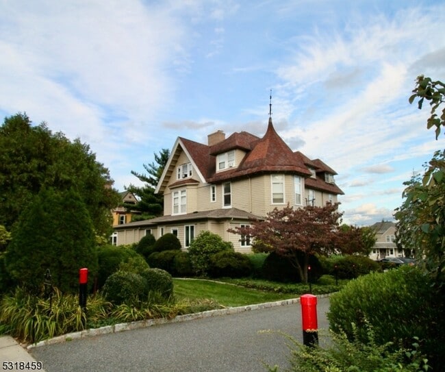 property at 39 N Mountain Ave