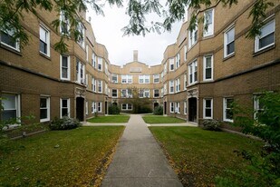 4830 W Addison St in Chicago, IL - Building Photo