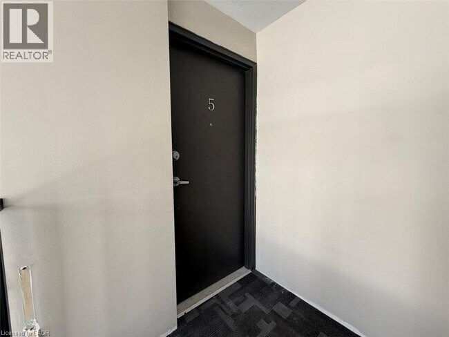 10 Hungerford Rd in Cambridge, ON - Building Photo - Building Photo