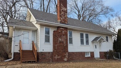 1015 A Ave E in Oskaloosa, IA - Building Photo - Building Photo