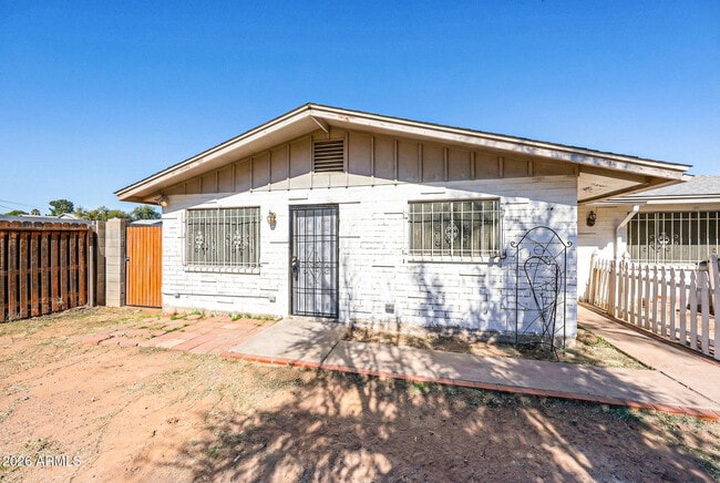 2226 W Heatherbrae Dr in Phoenix, AZ - Building Photo - Building Photo