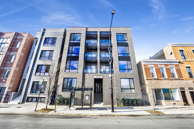 3352 N Ashland Ave, Unit 2s in Chicago, IL - Foto de edificio - Building Photo