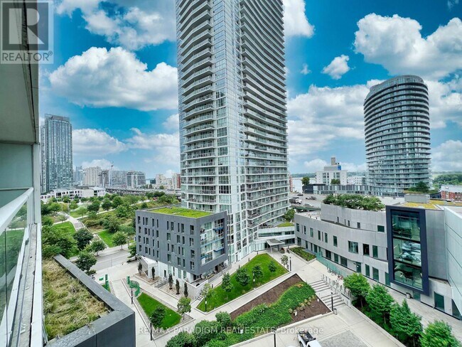 85-1085 Queens Wharf Rd in Toronto, ON - Building Photo - Building Photo
