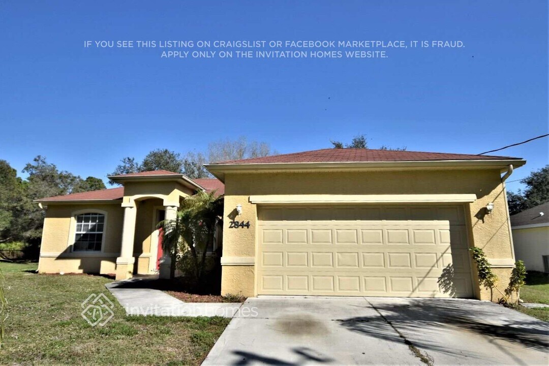 2844 Wells Ave in North Port, FL - Foto de edificio