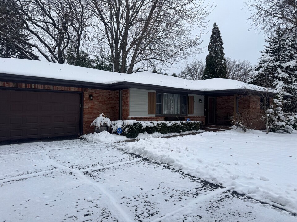 1014 St Andrews Way in Rockford, IL - Building Photo