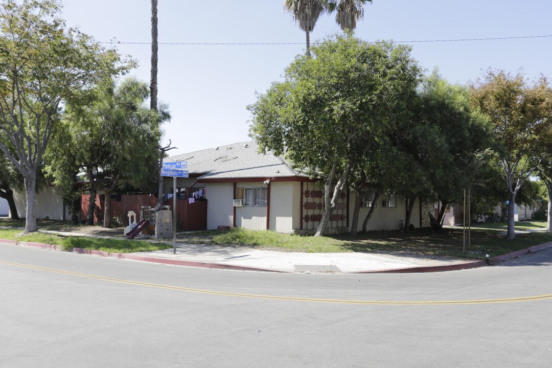 1740 W Neighbors Ave in Anaheim, CA - Building Photo