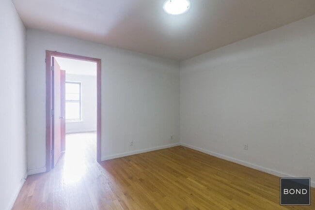 213 E 84th St in New York, NY - Building Photo - Building Photo