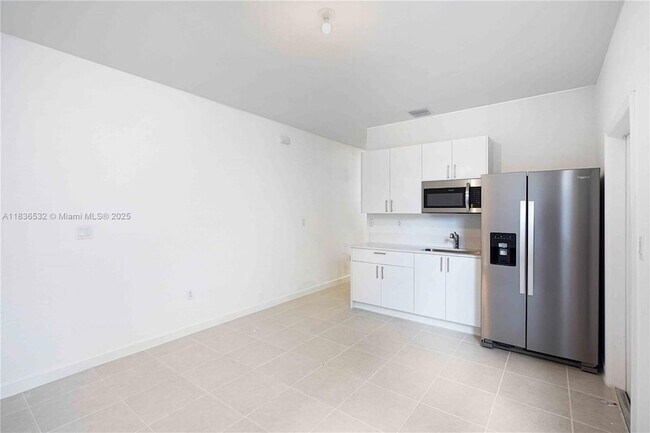 13621 SW 185th Ln in Quail Heights, FL - Building Photo - Building Photo